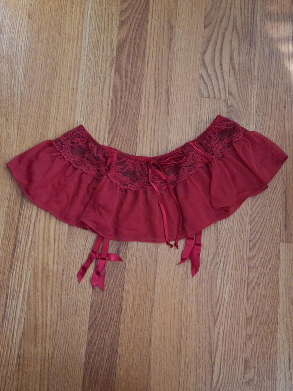 Silky red Frederick's of Hollywood skirt-style garter belt w/lace detail. size L